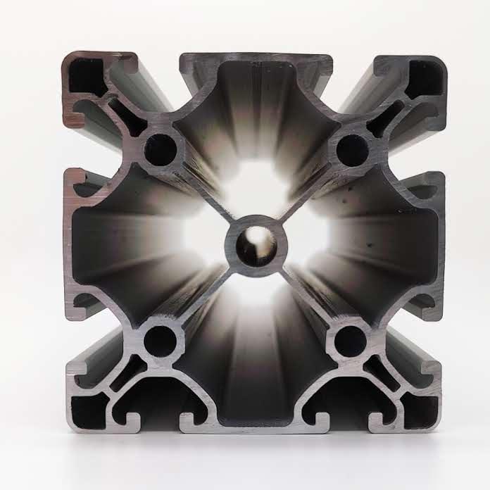 Maschinenbauprofil mit der Abmessung 80x80 Millimeter in extraleichter80x40 Millimeter in extraleichter Form und naturfarben.