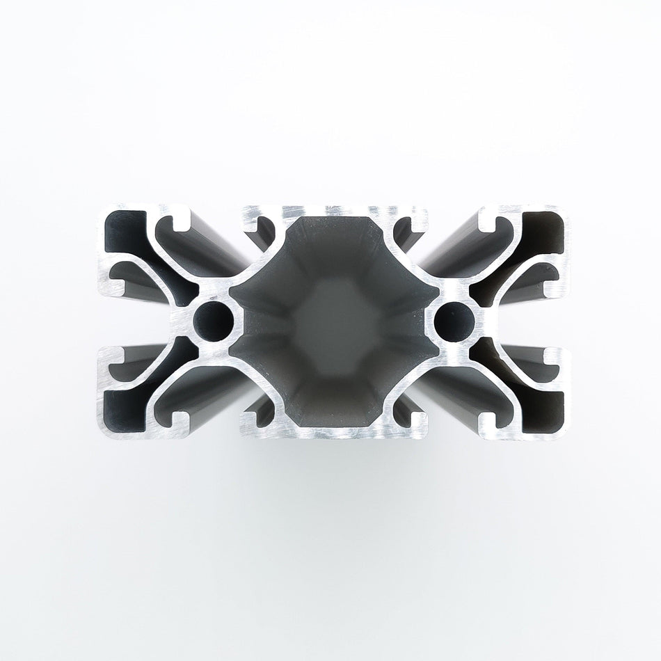 Maschinenbauprofil mit der Abmessung 40x80 Millimeter in extraleichter Form und naturfarben.