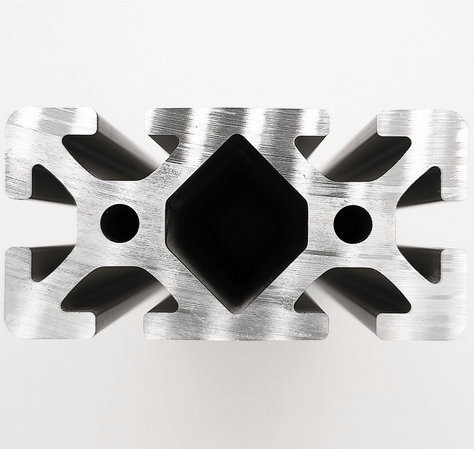 Maschinenbauprofil mit der Abmessung 40x80 Millimeter in schwerer Form und naturfarben.